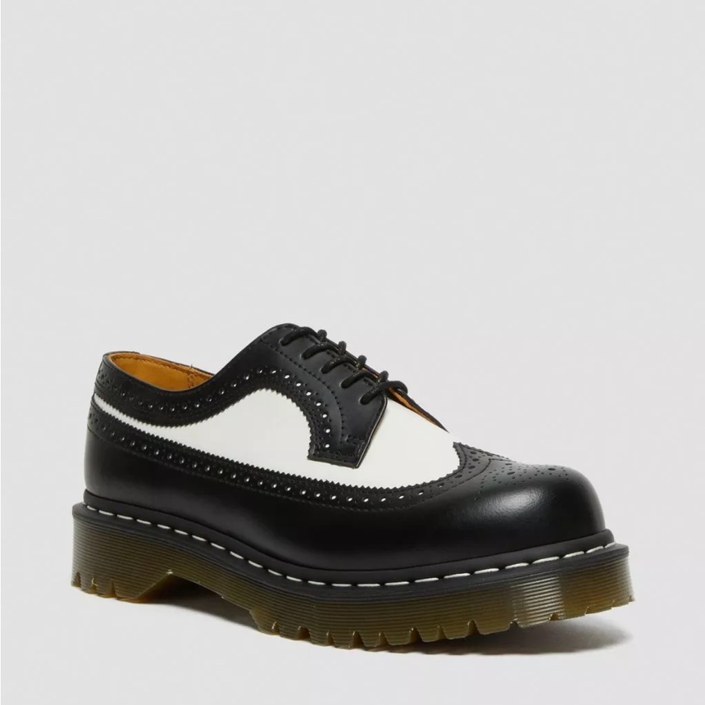 NWOT Doc Martens 3989 Bex Smooth Leather Brogue Loafer Shoe in Black and White
